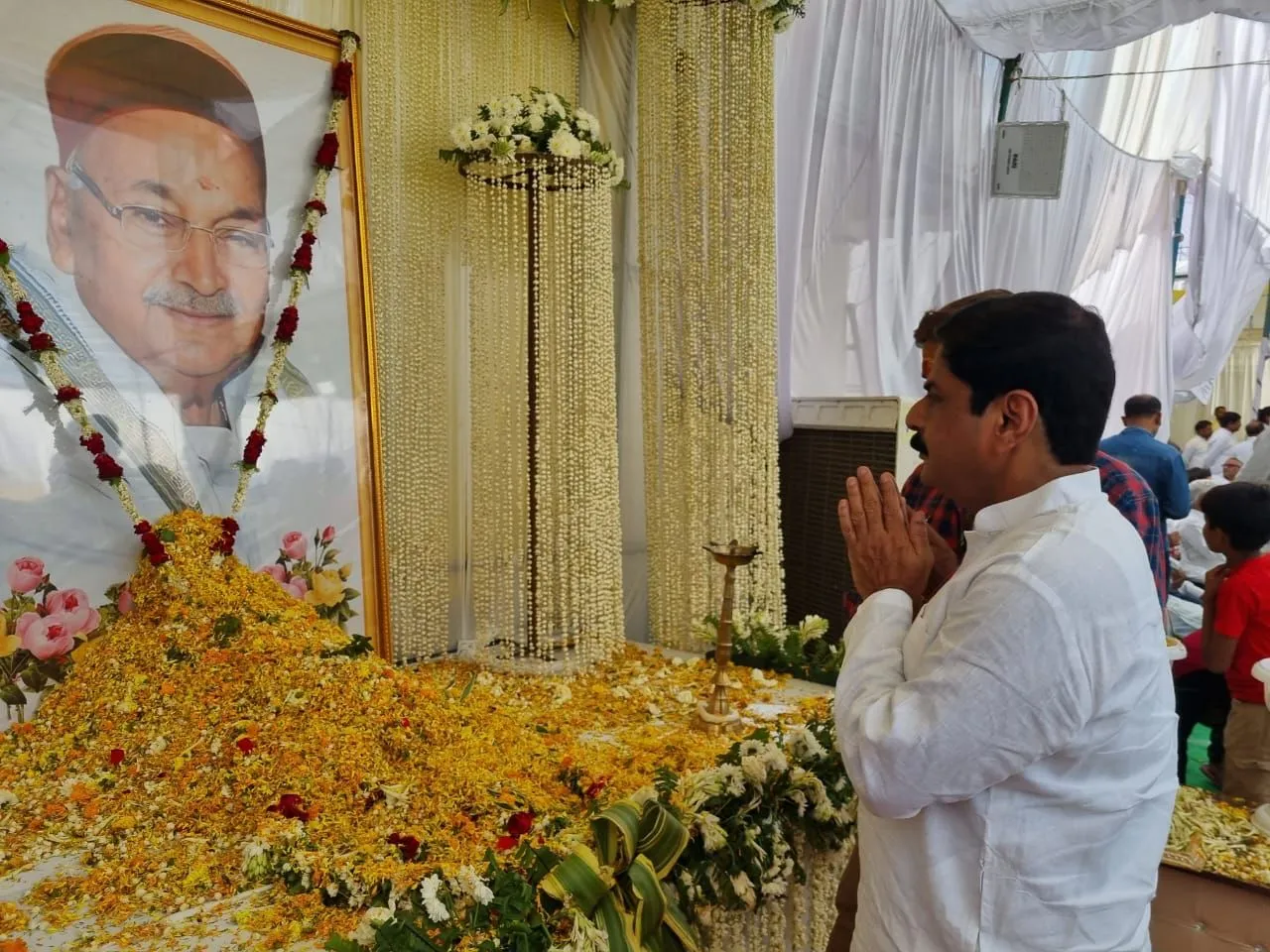  इफको अधिकारी संघ के राष्ट्रीय अध्यक्ष ने दी हरि शंकर तिवारी को श्रद्धांजली